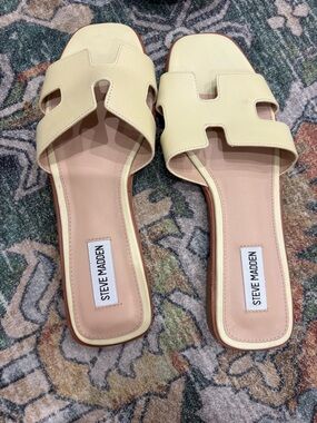 Steve Madden Pale Yellow Open-Toe Slide Sandals